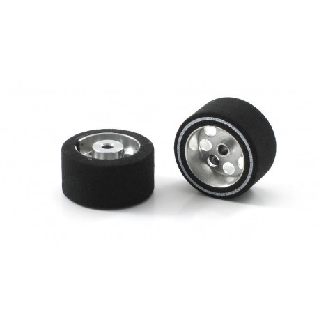 Pneu Procomp-2 de 20,5 x 11 mm para eixo de 3/32" (2,38 mm). Aro de alumínio de 15 mm.