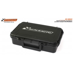 Estojo de transporte em plástico reforçado para comandos. Dimensões: 316 x 195 x 80 mm. Com interior em espuma.