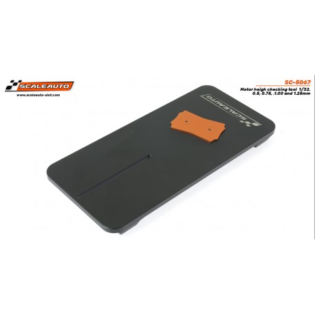 Placa de alumínio maquinada para medição da altura de motores: escalas de 0,5, 0,75, 1,00 e 1,25 mm.